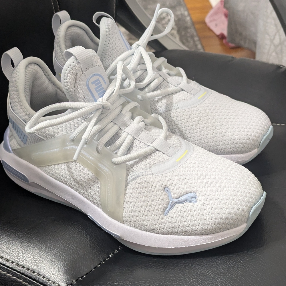 Ladies Size 7 Puma White Mesh Sneakers